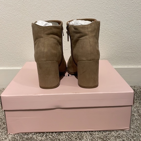 ✨NWOT✨ JustFab Taupe Booties Size 7 - Picture 4 of 4